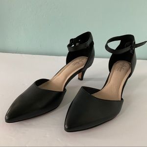 Clarks Linvale Edyth Two Piece Leather Black Pumps